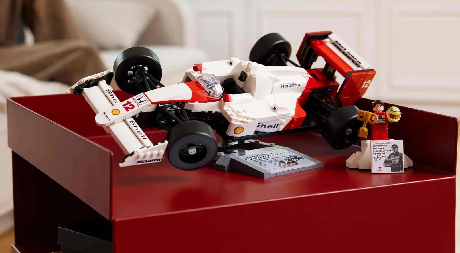 Lego выпустили два болида «Формулы-1»