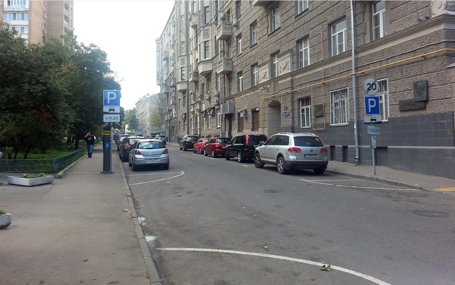 Водителей предупредили о штрафах за остановку на парковочных треугольниках