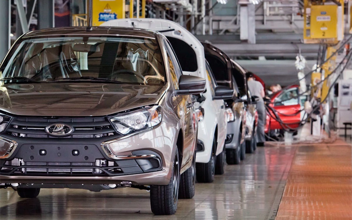 АвтоВАЗ предложил покупателям самим забирать авто из Тольятти