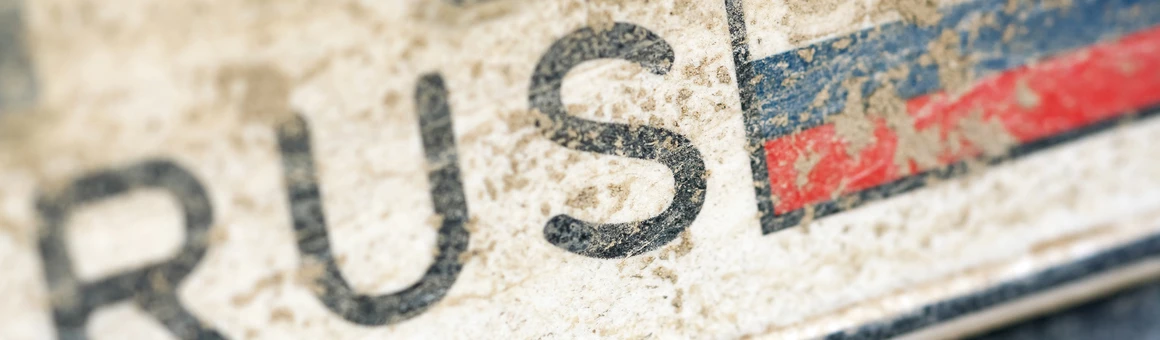 Можно ли ездить на автомобиле с погнутым госномером?