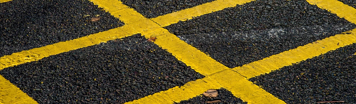 Можно ли останавливаться на вафельной разметке