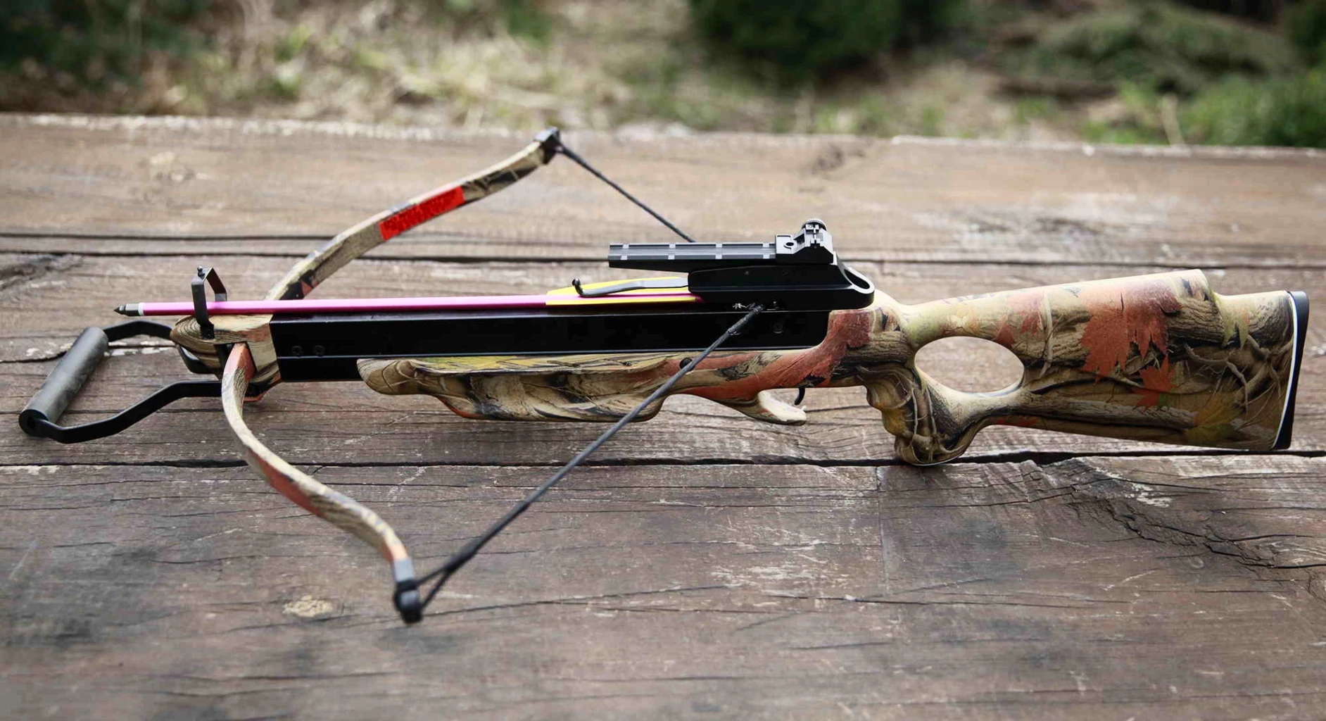 Россиянин завладел чужим авто при помощи арбалета