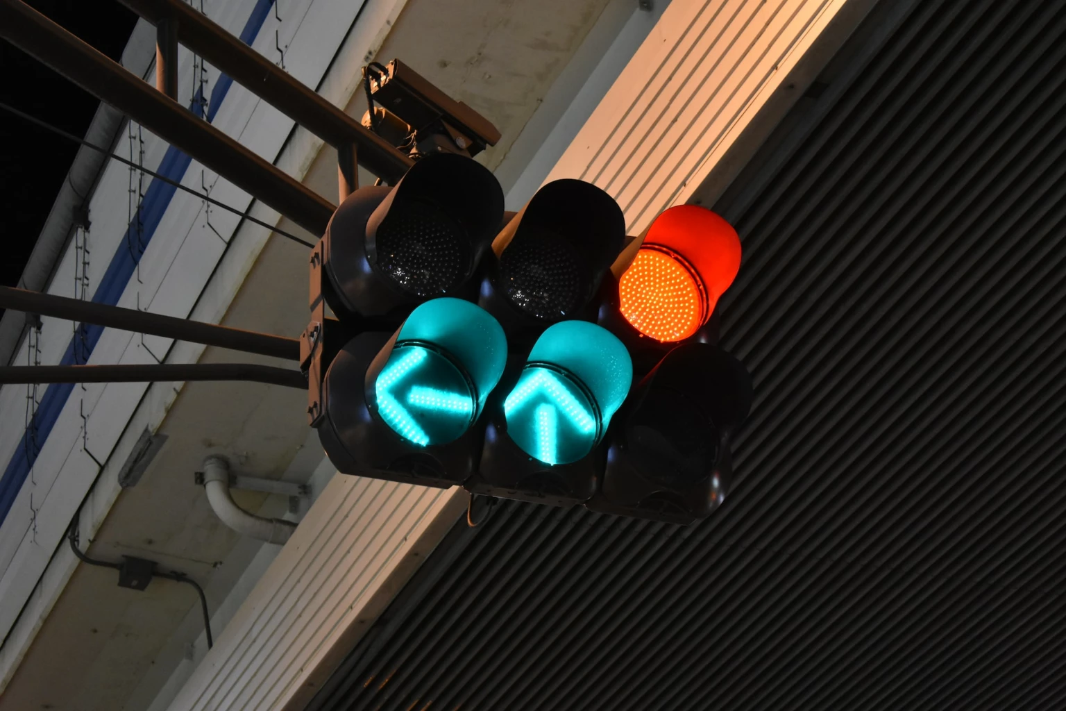 В одном из российских городов отменили мигающий зеленый сигнал светофора