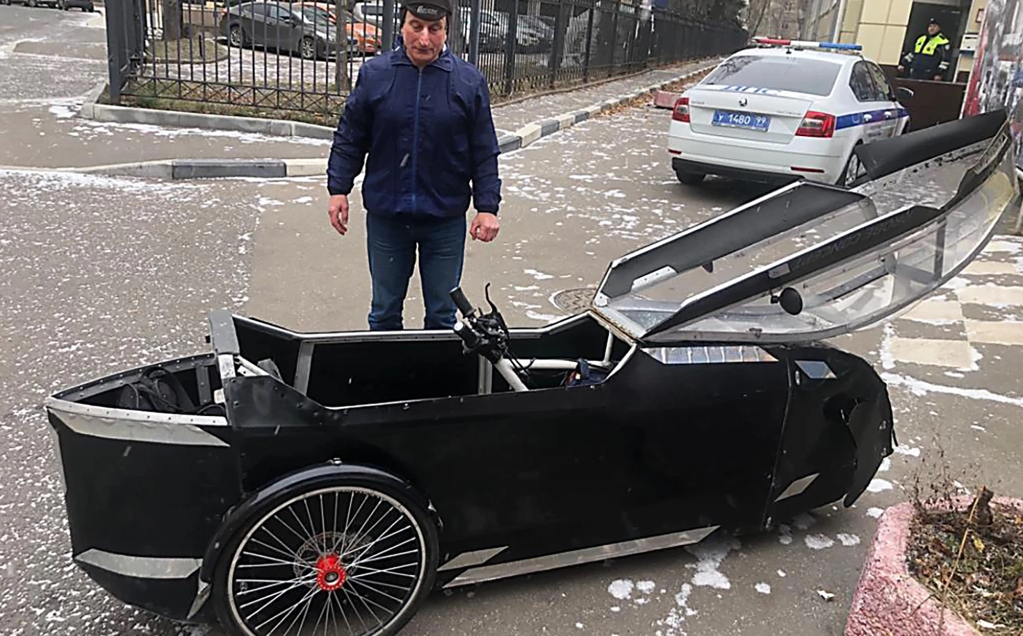 Москвич сделал трицикл и получил штраф за езду на нем