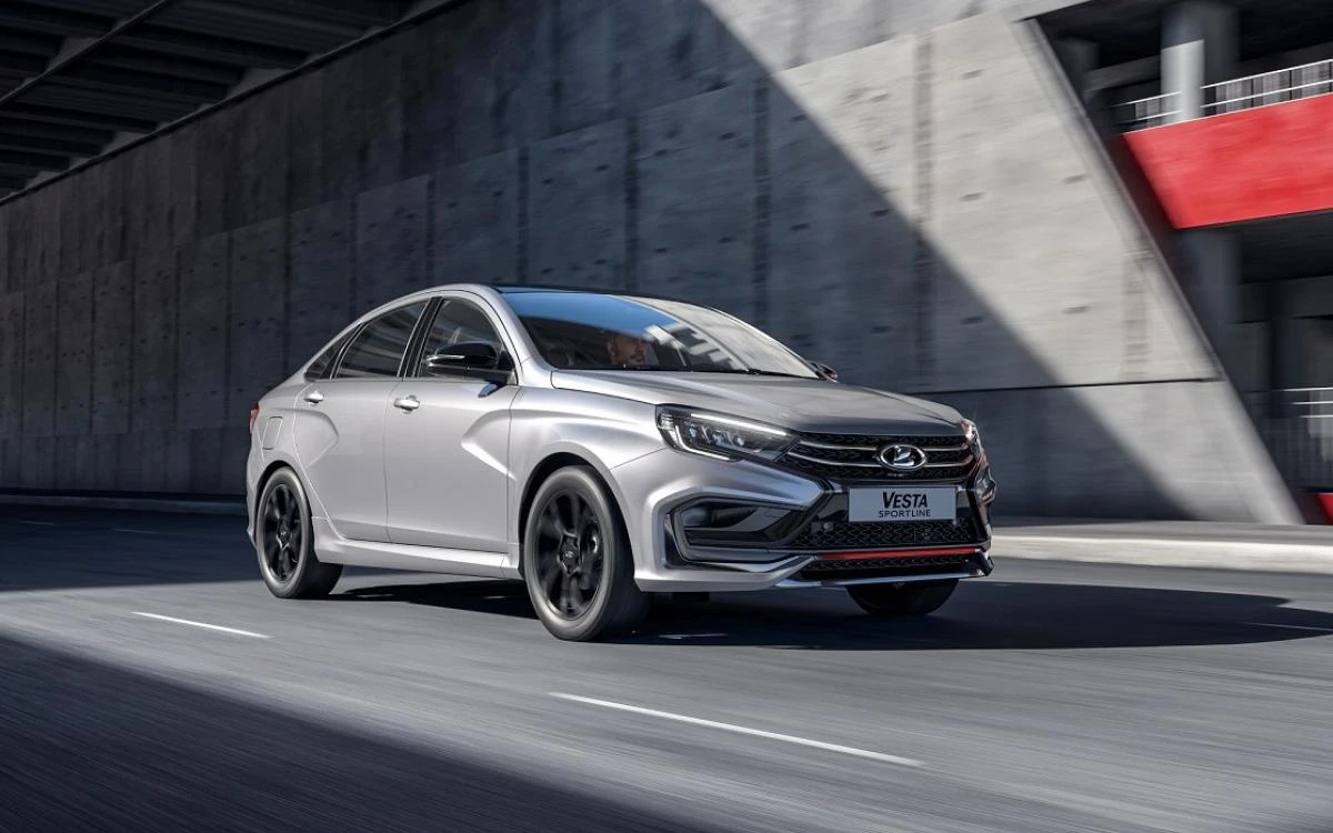 Госдума начала распродавать свои иномарки ради новых Lada