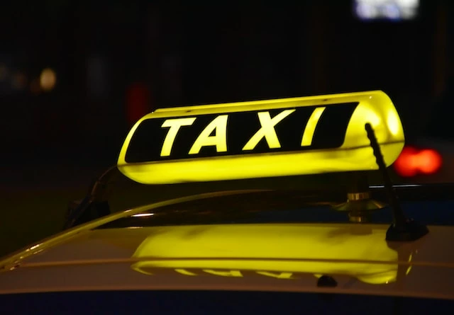 Беспилотные такси начнут отмечать специальным знаком