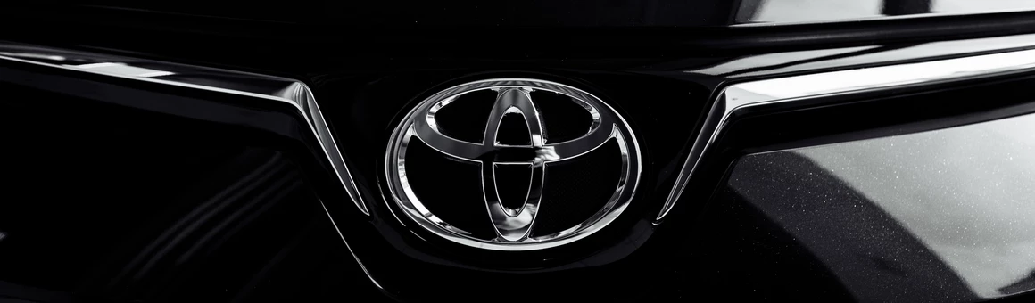 Японский умелец собрал Toyota Crown из картона в натуральную величину