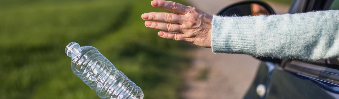 Законопроект о штрафах за выброс мусора из авто прошел первое чтение