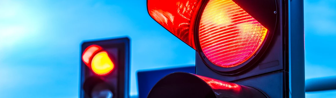 Новые светофоры будут менять зеленый свет на красный перед нарушителем скоростного режима