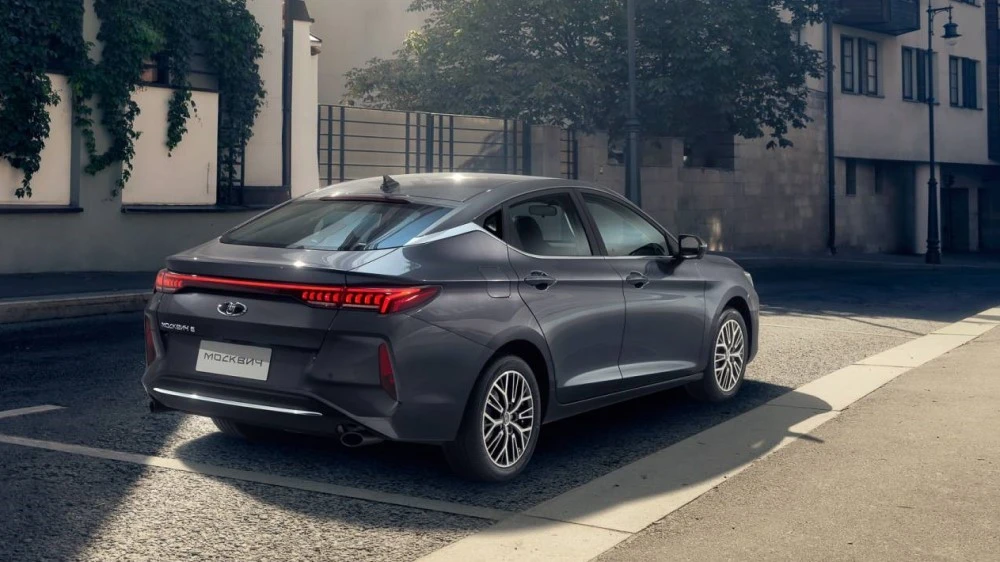 Первый регион России закупил для чиновников «Москвичи»