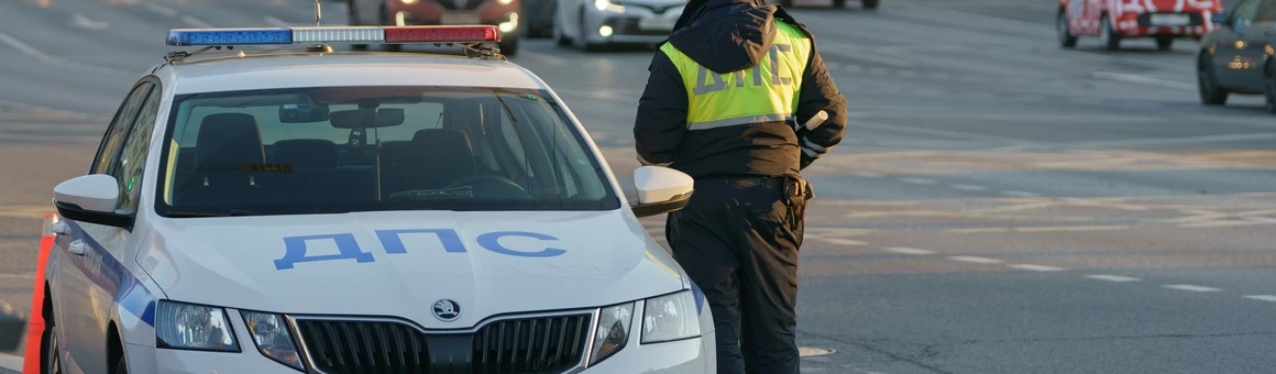 Может ли инспектор остановить водителя для проверки неуплаченных штрафов