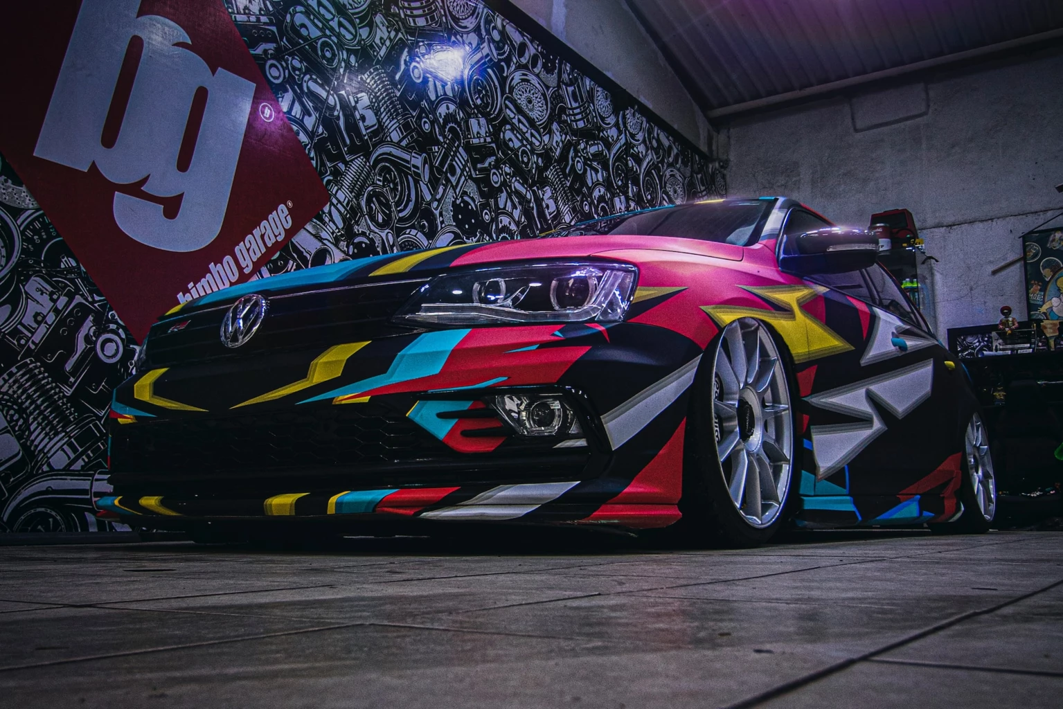 ГИБДД начала лишать водителей прав за неправильные наклейки