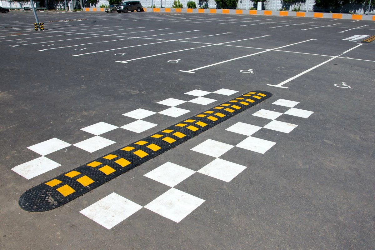 В России хотят запретить термин «лежачий полицейский»