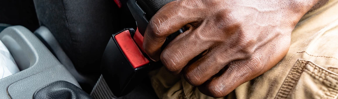 Непристегнутый пассажир: видит ли его камера и накажут ли водителя?