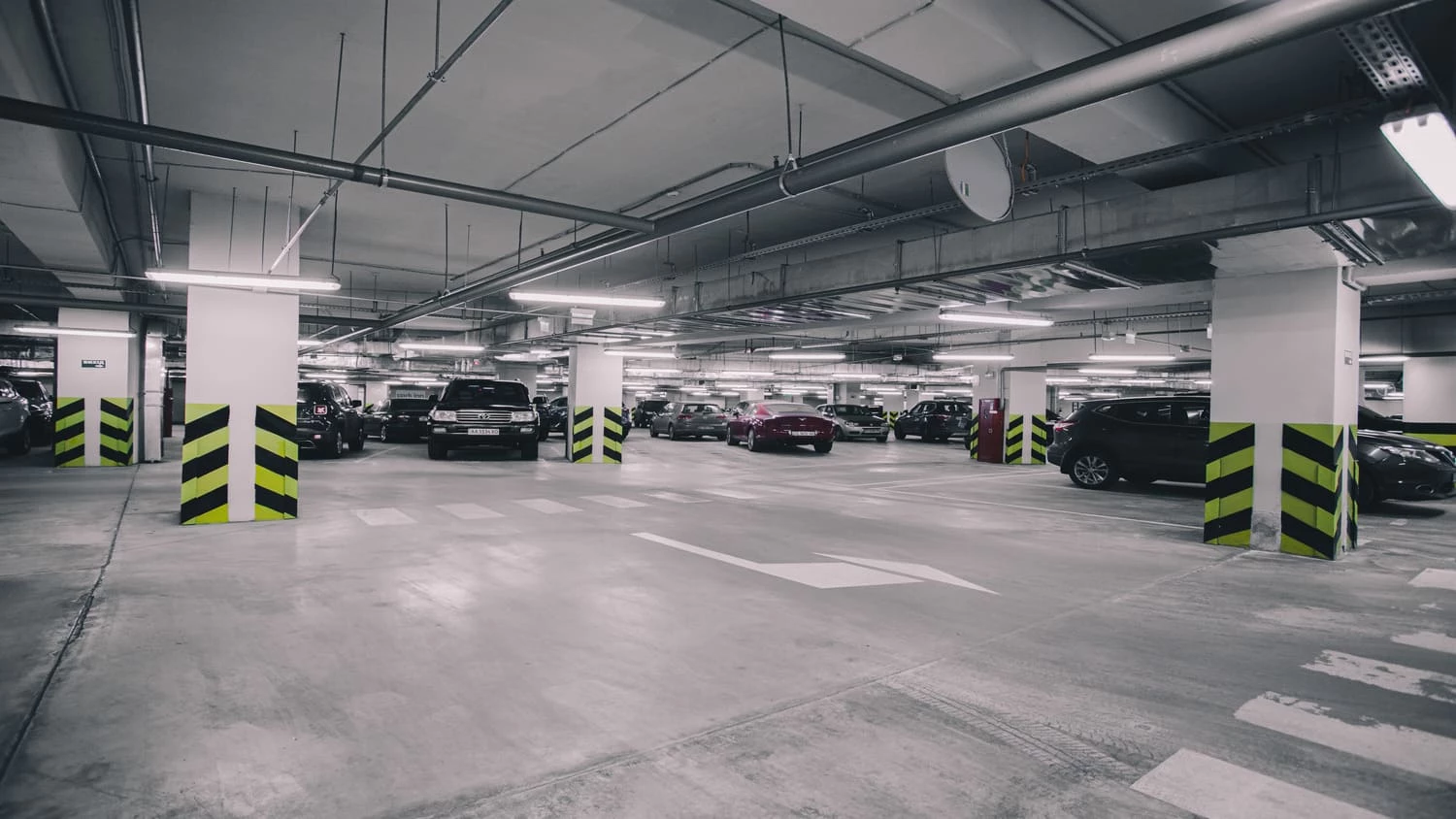 До 80 тыс. рублей за ночь: что происходит с ценами на парковки в ТЦ