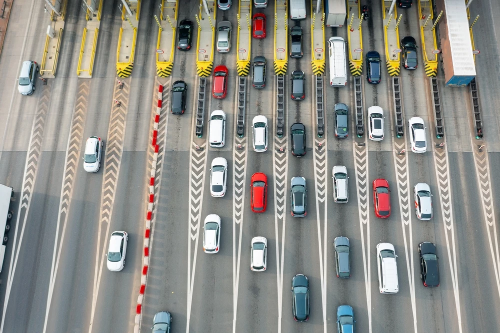 Многодетные семьи хотят освободить от оплаты проезда по платным трассам