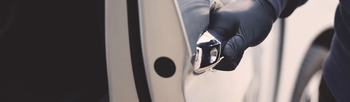 Залезли в салон авто: реально ли вернуть украденное